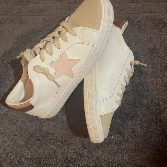 This is a Vintage Havana Bianca sneaker - Picture 3 of 6